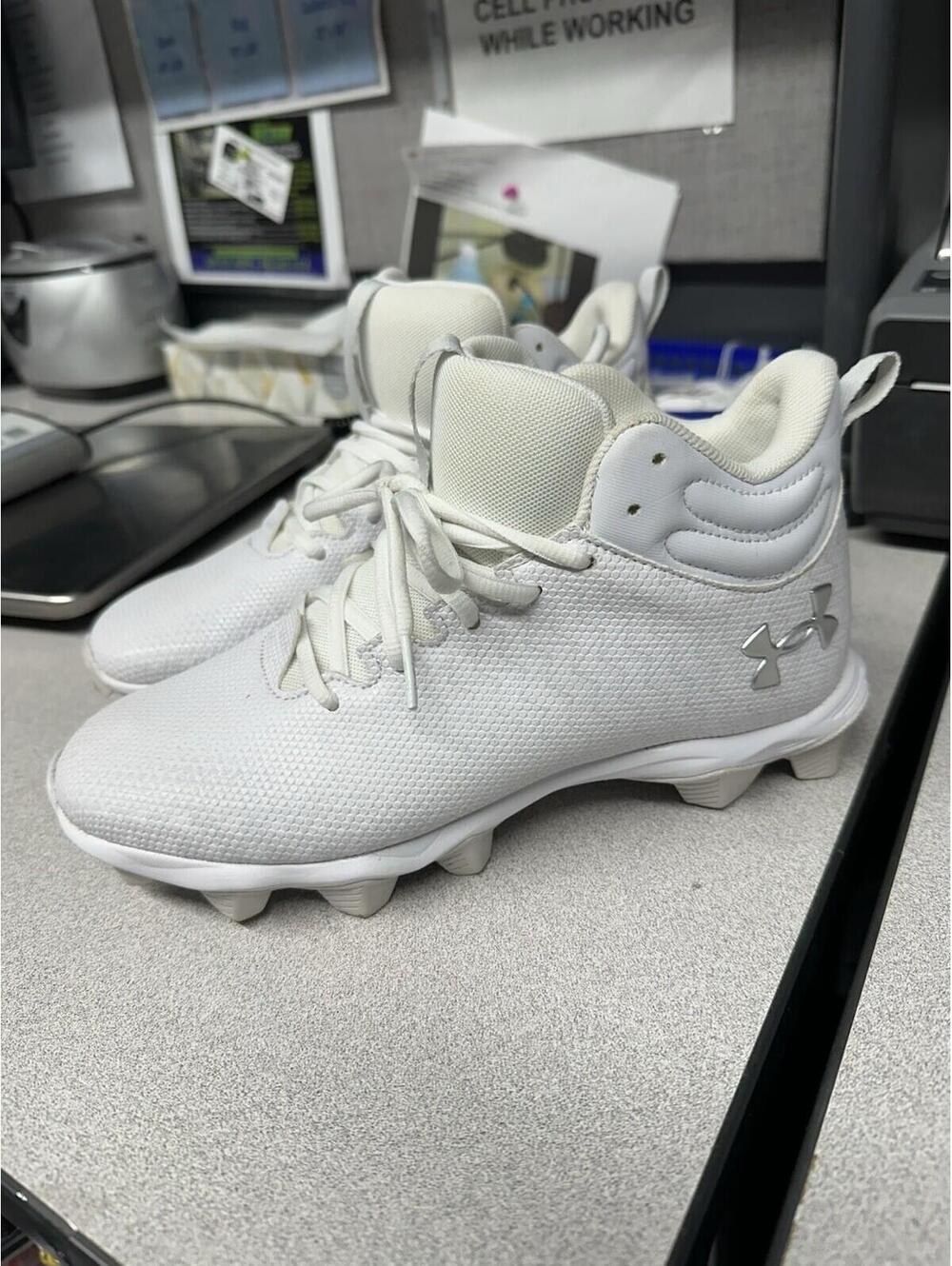 Under Armour White Football Cleats Size 6Y Spotlight Fran